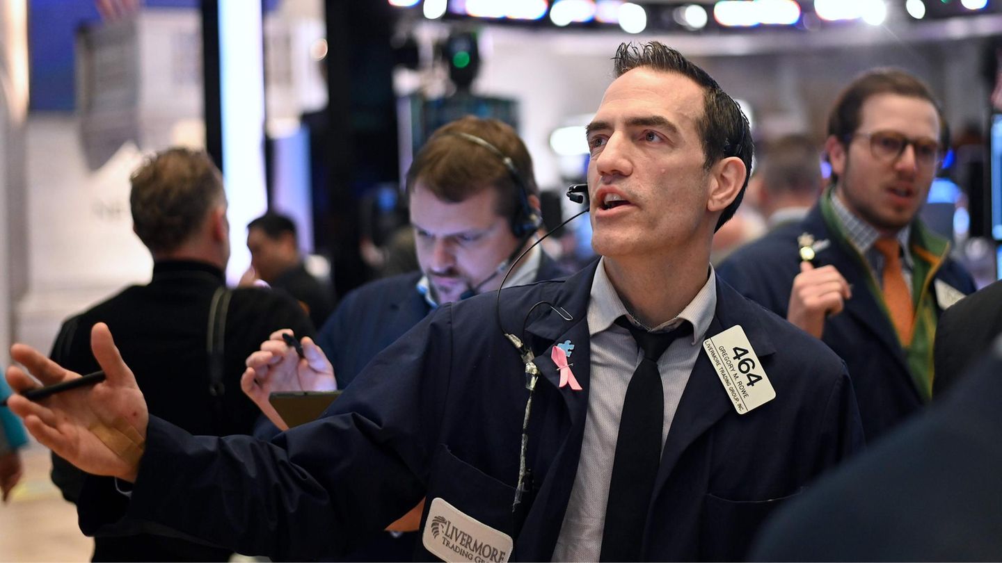 Händler an der Wall Street - Dow Jones macht Rekordsprung