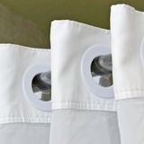 Ein Duschvorhang auf der Stange