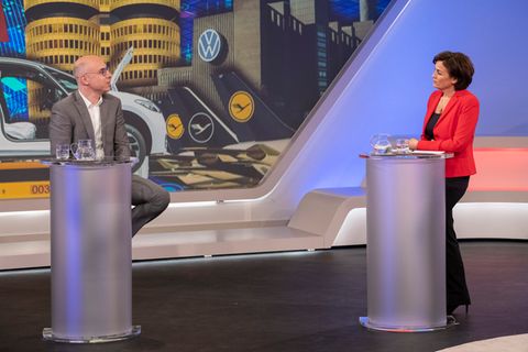 Ökonom Gabriel Felbermayr im Gespräch mit Gastgeberin Sandra Maischberger bei "Maischberger. Die Woche" 