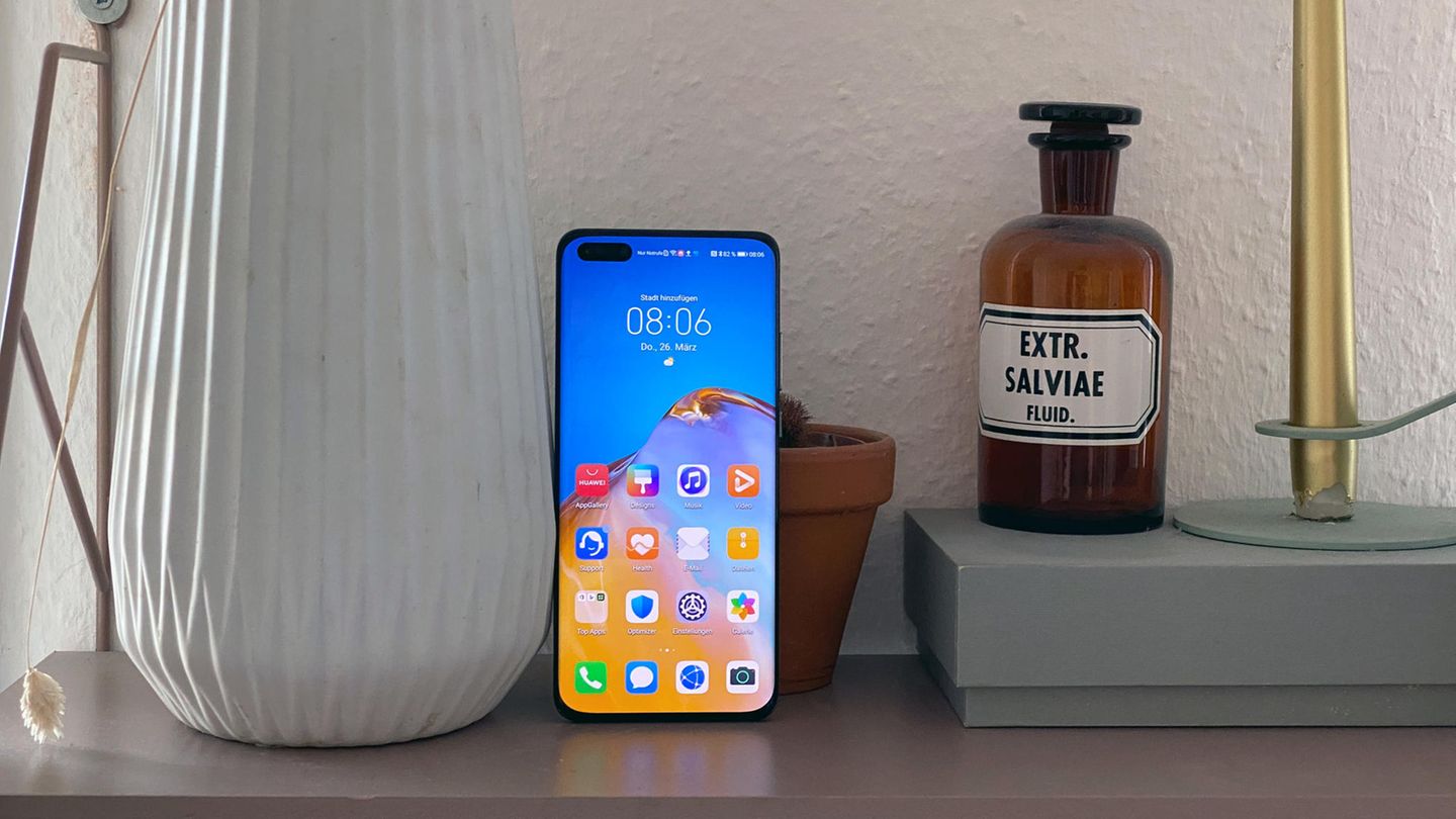 Auf der Front bietet das Huawei P40 Pro erstmals eine Doppelkamera
