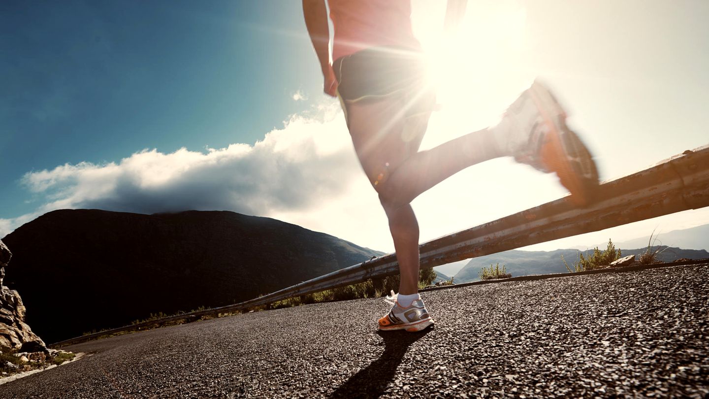Sport: Laufen im Sonnenuntergang