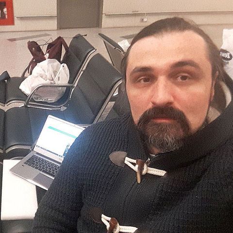 Anton Scherbyna auf dem Moskauer Flughafen Wnukuwo