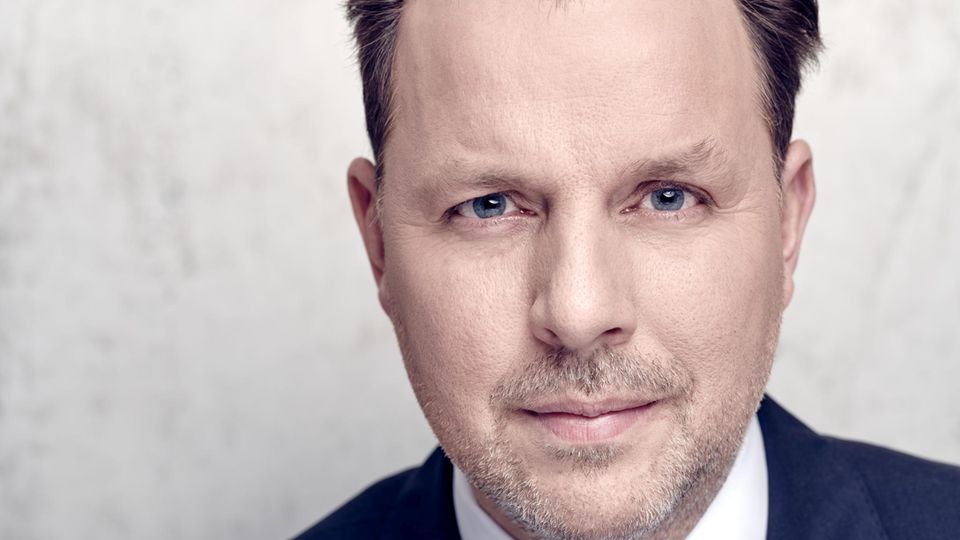 Strafen bei Verstoß: Christian Solmecke (45) hat sich als Rechtsanwalt und Partner der Kölner Medienrechtskanzlei Wilde Beuger Solmecke auf die Beratung der Internet und IT-Branche spezialisiert. Neben seiner Tätigkeit als Rechtsanwalt ist Solmecke vielfacher Buchautor und als Geschäftsführer der cloudbasierten Kanzleisoftware Legalvisio.de Christian Solmecke (45) hat sich als Rechtsanwalt und Partner der Kölner Medienrechtskanzlei Wilde Beuger Solmecke auf die Beratung der Internet und IT-Branche spezialisiert. Neben seiner Tätigkeit als Rechtsanwalt ist Solmecke vielfacher Buchautor und als Geschäftsführer der cloudbasierten Kanzleisoftware Legalvisio.de