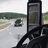 Durch die digitalen Außenspiegel wird die Sicht nach seitlich vorne verbessert