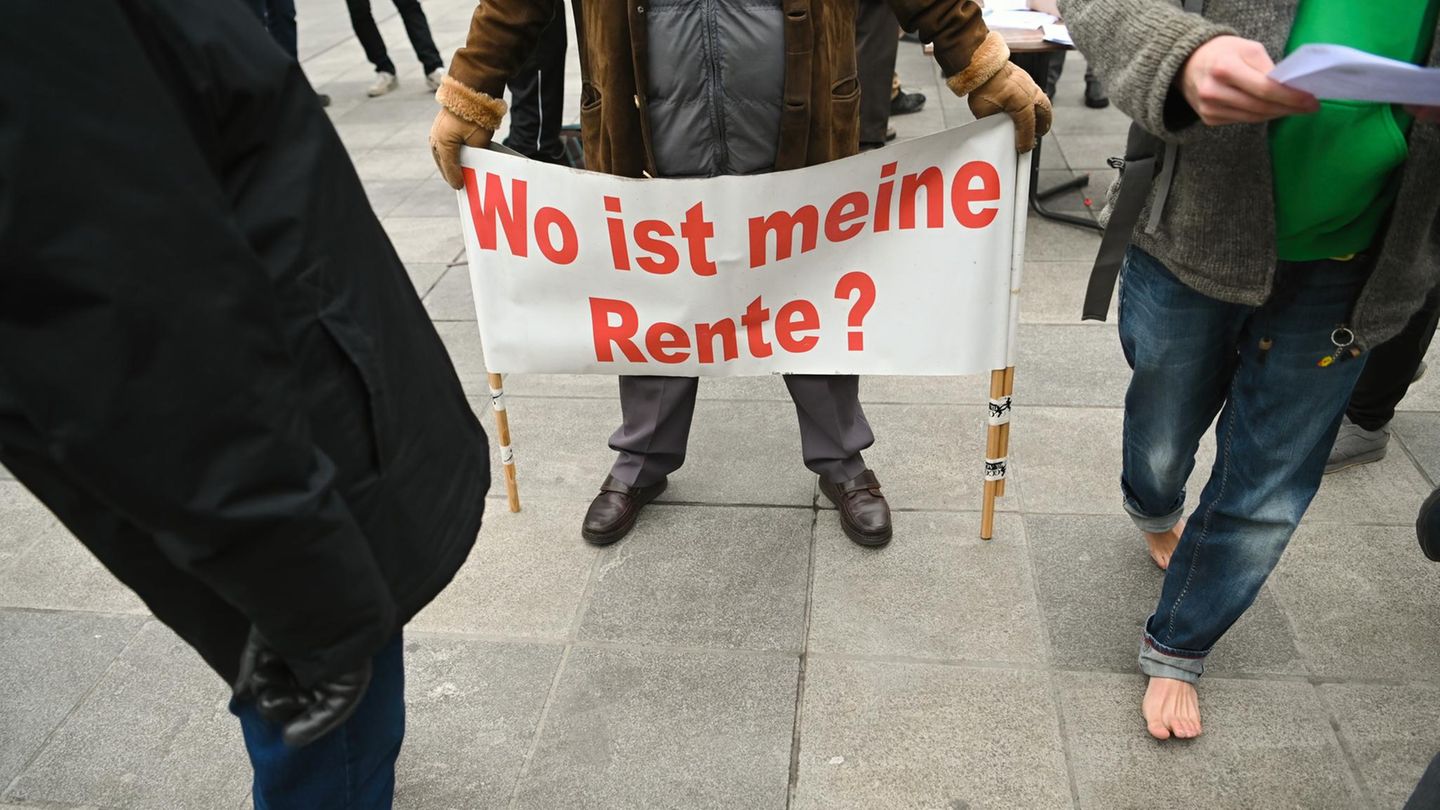 Wo ist meine Rente, steht in roten Buchstaben auf einem weißen Plakat