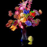 Kunst und Krise: „Crazy Flowers" aus der Ausstellung „Apocalypse" in der Galerie Friedmann-Hahn