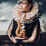 Kunst und Krise: „Lady with Squirrel" aus der Ausstellung „Apocalypse“ von Josef Fischnaller in der Galerie Friedmann-Hahn, Berlin