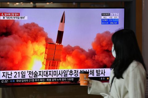 Südkoreanische Fernsehsender berichten über die Raketentests