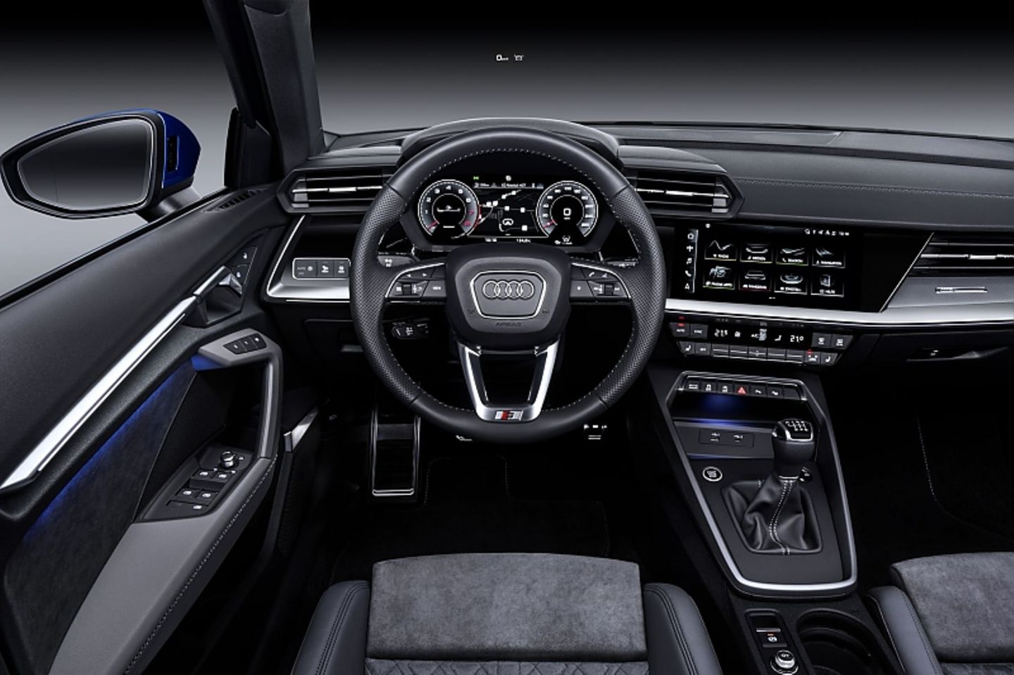 Audi kombiniert im Cockpit Digitales mit klassischen analogen Bedienelementen