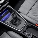 Kurze Wege: Der Anlassknopf ist nah beim Schalthebel