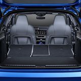 Der Ladeboden ist zunächst eben, steigt aber dann leicht an