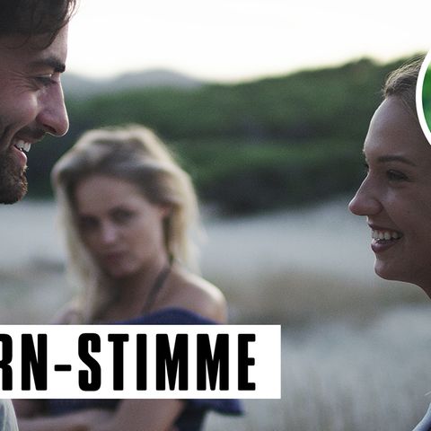 Nach Annas Geschmack verstehen sich Malina und ihr Freund Jan etwas zu gut (Symbolbild)
