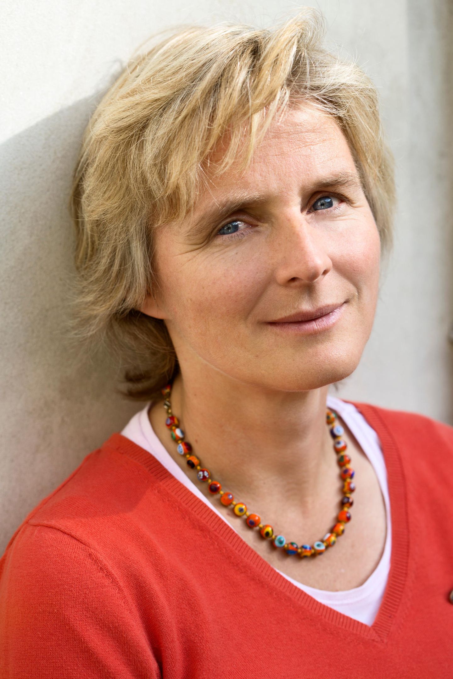 Melanie Wolfers ist Ordensfrau, Philosophin und Autorin von vielen Büchern, darunter Bestseller wie "Trau Dich, es ist Dein Leben".