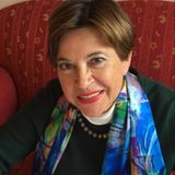 Michaela Huber ist psychologische Psychotherapeutin, Supervisorin und Ausbilderin in Traumabehandlung. Sie hat zahlreiche Bücher geschrieben, darunter "Trauma und Traumabehandlung". Sie leitet ein Ausbildungsinstitut in Göttingen.