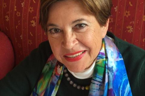 Michaela Huber ist psychologische Psychotherapeutin, Supervisorin und Ausbilderin in Traumabehandlung. Sie hat zahlreiche Bücher geschrieben, darunter "Trauma und Traumabehandlung". Sie leitet ein Ausbildungsinstitut in Göttingen.
