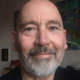 Oskar Holzberg ist Psychologischer Psychotherapeut, Supervisor und Dozent. Er lebt in Hamburg. Er schreibt regelmäßig erscheinende Kolumnen in "Brigitte", sein Buch "Schlüsselsätze der Liebe" wurde zum Bestseller