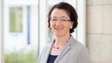 Dr. med Margret Ziegler arbeitet als Kinder- und Jugendärztin und Kinder- und Jugendlichenpsychotherapeutin am kbo-Kinderzentrum München, Sozialpädiatrisches Zentrum und Fachklinik für Sozialpädiatrie. Sie leitet als Oberärztin den Bereich Frühe Entwicklung und Kommunikation mit der "Münchener Sprechstunde für Schreibabys". Sie gibt Seminare und hat vieles zum Thema veröffentlicht.