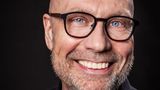 Dr. Steffen Elbert aus Hamburg ist Coach und ausgebildet in Krisenintervention. Er kennt sich mit der Unterstützung in Lebenskrisen aus - besonders mit Sorgen und Ängsten im Berufsfeld.