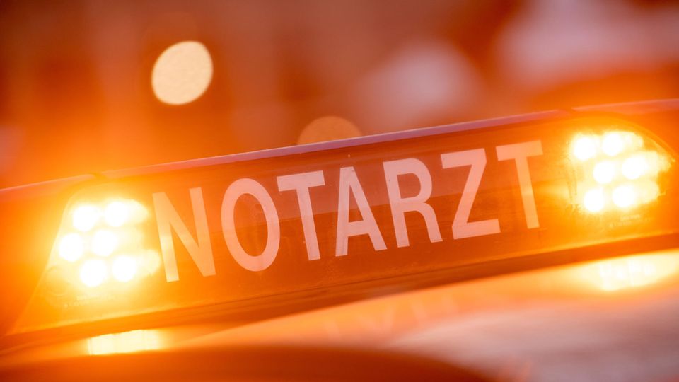 Nachrichten aus Deutschland: Rettungswagen mit Notarzt-Anzeige