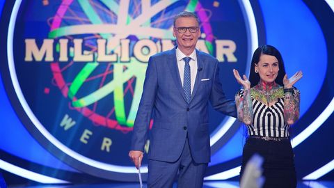 "Wer wird Millionär?"-Moderator Günther Jauch mit Kandidatin Sina Warneke