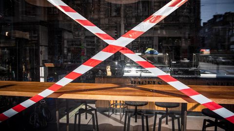Ein Absperrband vor einem Restaurant