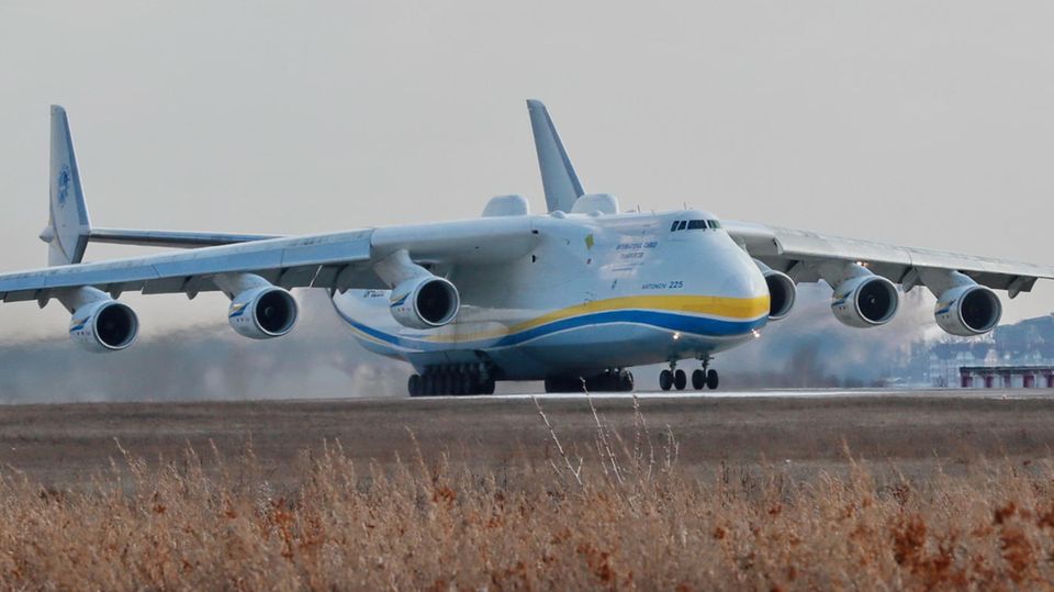 Das einzige Exemplar weltweit: Die Antonow An-225 kann mit bis zu 250 Tonnen Fracht abheben