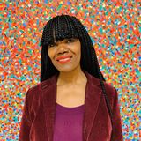 Jennifer Jaque-Rodney (Muttersprache: Englisch) ist Soziologin und wissenschaftliche Beraterin von Hebammen. Sie hilft auch direkt in Familien mit kleinen Kindern. Sie lebt in Bochum.