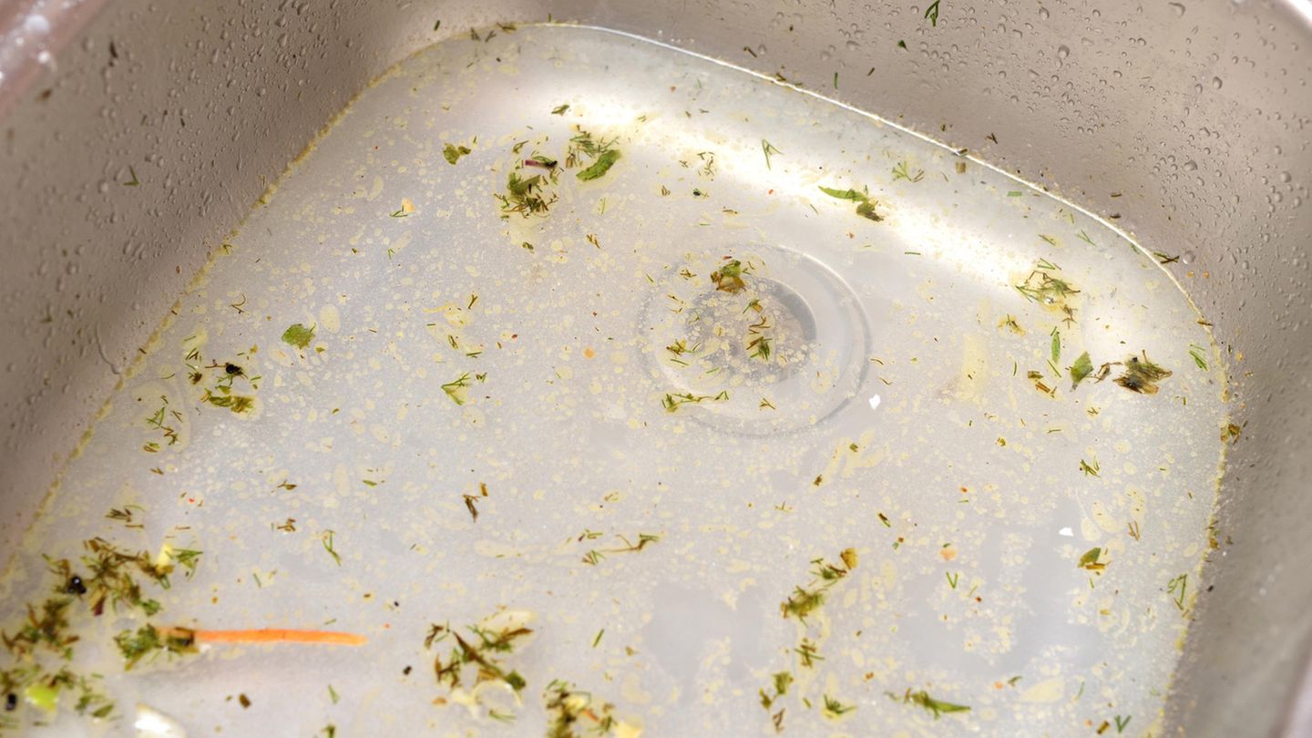 Mit Backpulver gegen den verstopften Abfluss Mit Backpulver gegen den verstopften Abfluss