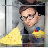 Ein sauberer Kühlschrank hält frischer