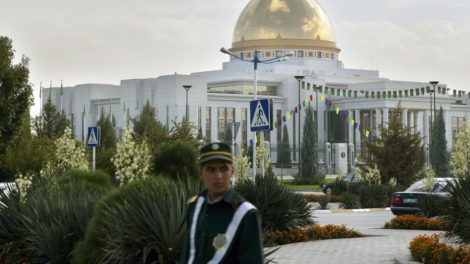 Der Palast des Präsidenten von Turkmenistan: Die turkmenische Regierung behauptet, keine Corona-Fälle in dem Land zu haben