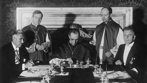 Papst Pius XII. unterzeichnet das Reichskonkordat