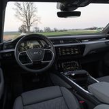 Der Audi e-tron Sportback 55 quattro hat das typische e-tron Cockpit