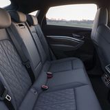 Hinten hat man gut Platz und genug Kopffreiheit