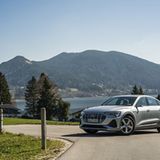 Die coupéhafte Silhouette gefällt