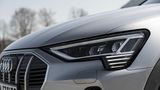 Beim Audi e-tron Sportback 55 quattro ist das Digitale Matrix Licht verfügbar