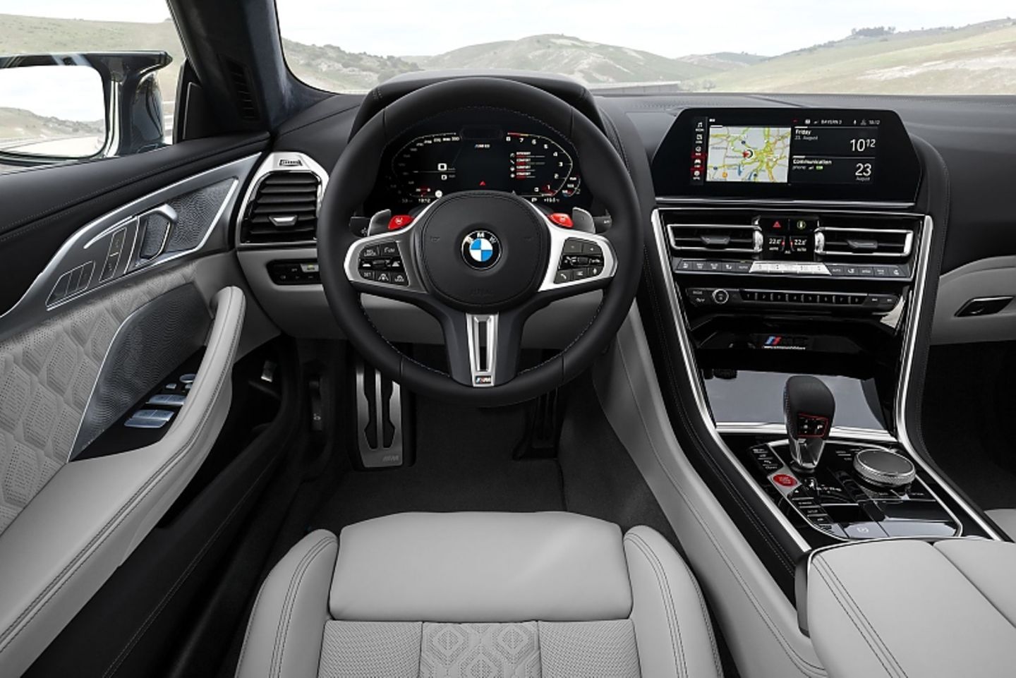 So muss ein BMW aussehen: Interieur mit Drehdrücksteller, der vor allem während der Fahrt hilfreich ist