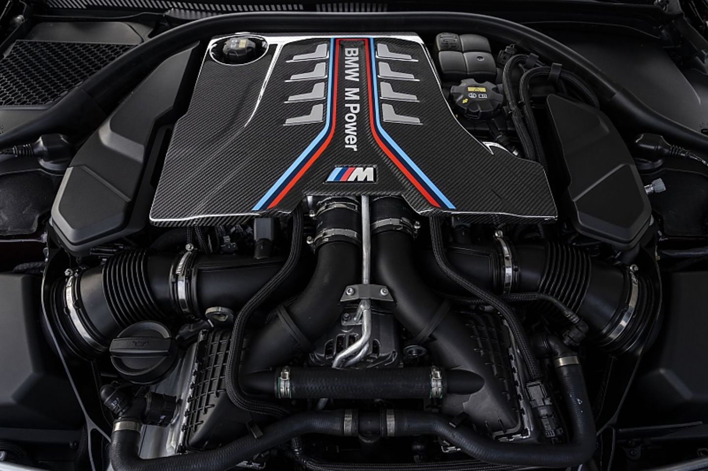 Den V8-Biturbo leistet 460 kW / 625 PS