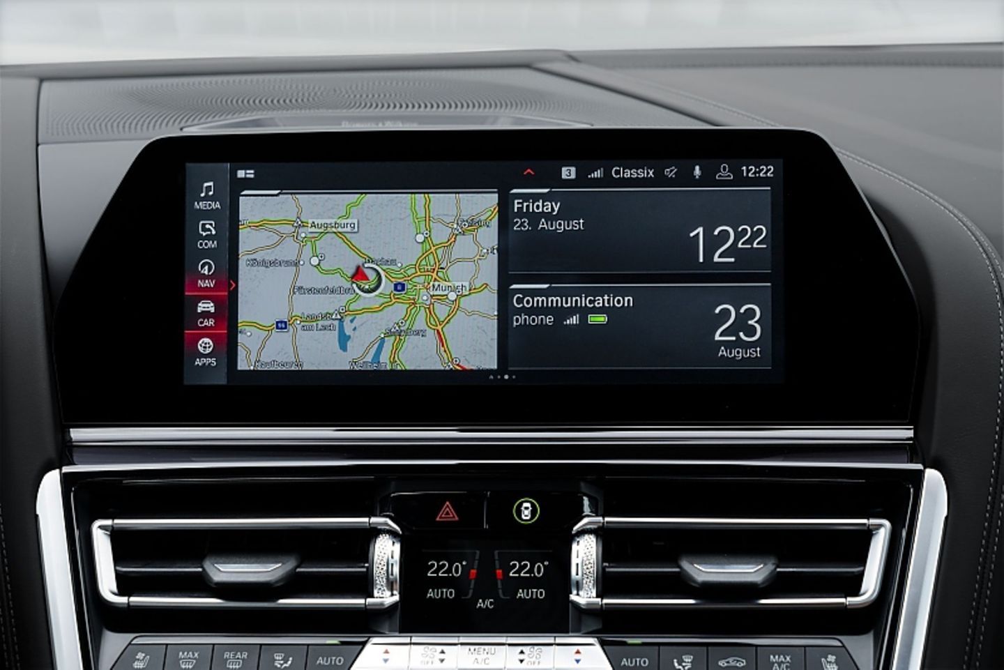 Der 10,25 Zoll Touchscreen ist die Informationszentrale des BMWs