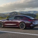 Bei aller Sportlichkeit in engen Kurven, kann das BMW M8 Competition Gran Coupé das Gewicht von 1.980 Kilogramm nicht ganz verhe