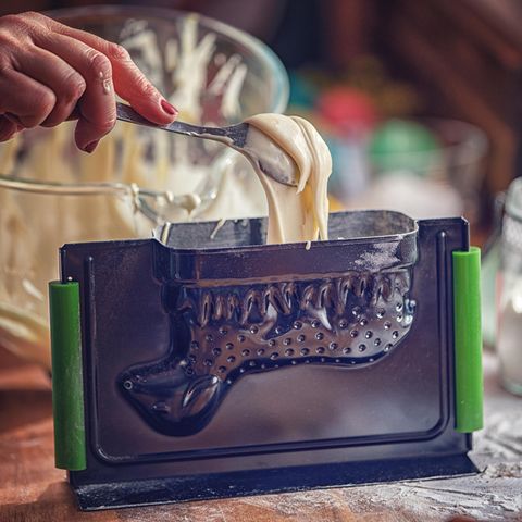 Zum Backen eines traditionellen Osterlamms benötigen Sie eine praktische 3-D-Backform