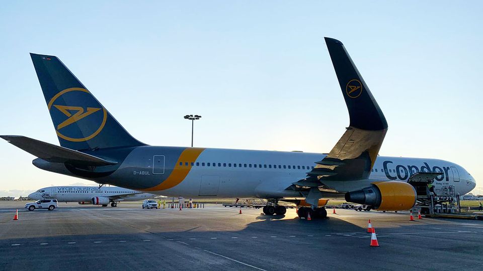 Eine der vier Großraumjets von Condor am Flughafen in Perth: Am Montag landeten die 800 in Fremantle gestrandeten Kreuzfahrtgäste wieder in Frankfurt.