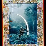 Ein Afrikaner mit einem riesigen Stoßzahn in den Händen