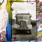 Afrikanische Männer auf der Ladefläche eines Trucks