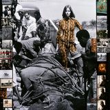 Ein Model in Tierprint-Anzug in Afrika