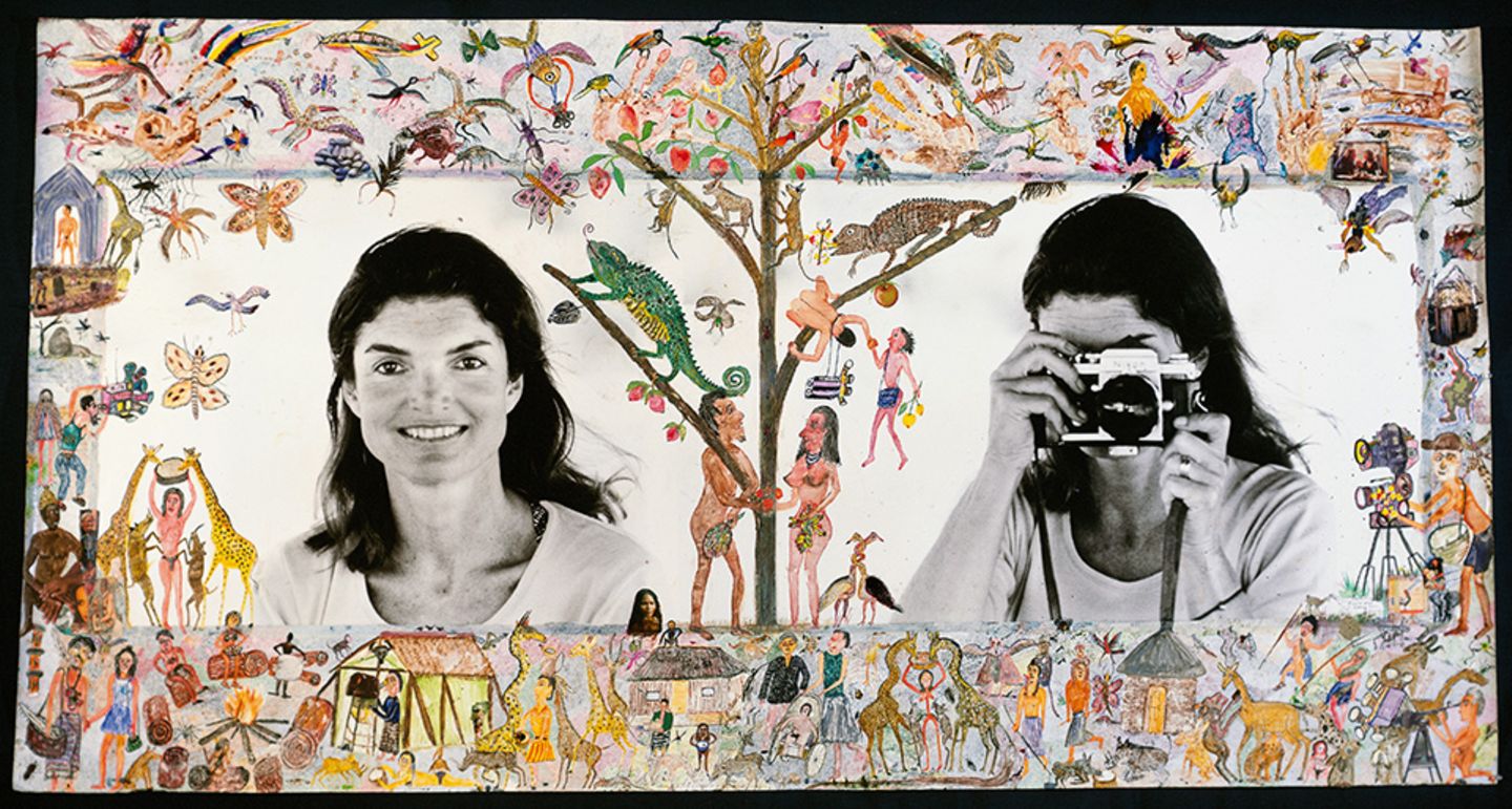 Jackie Kennedy Onassis in zwei Porträts, einmal mit Fotoapparat, einmal ohne