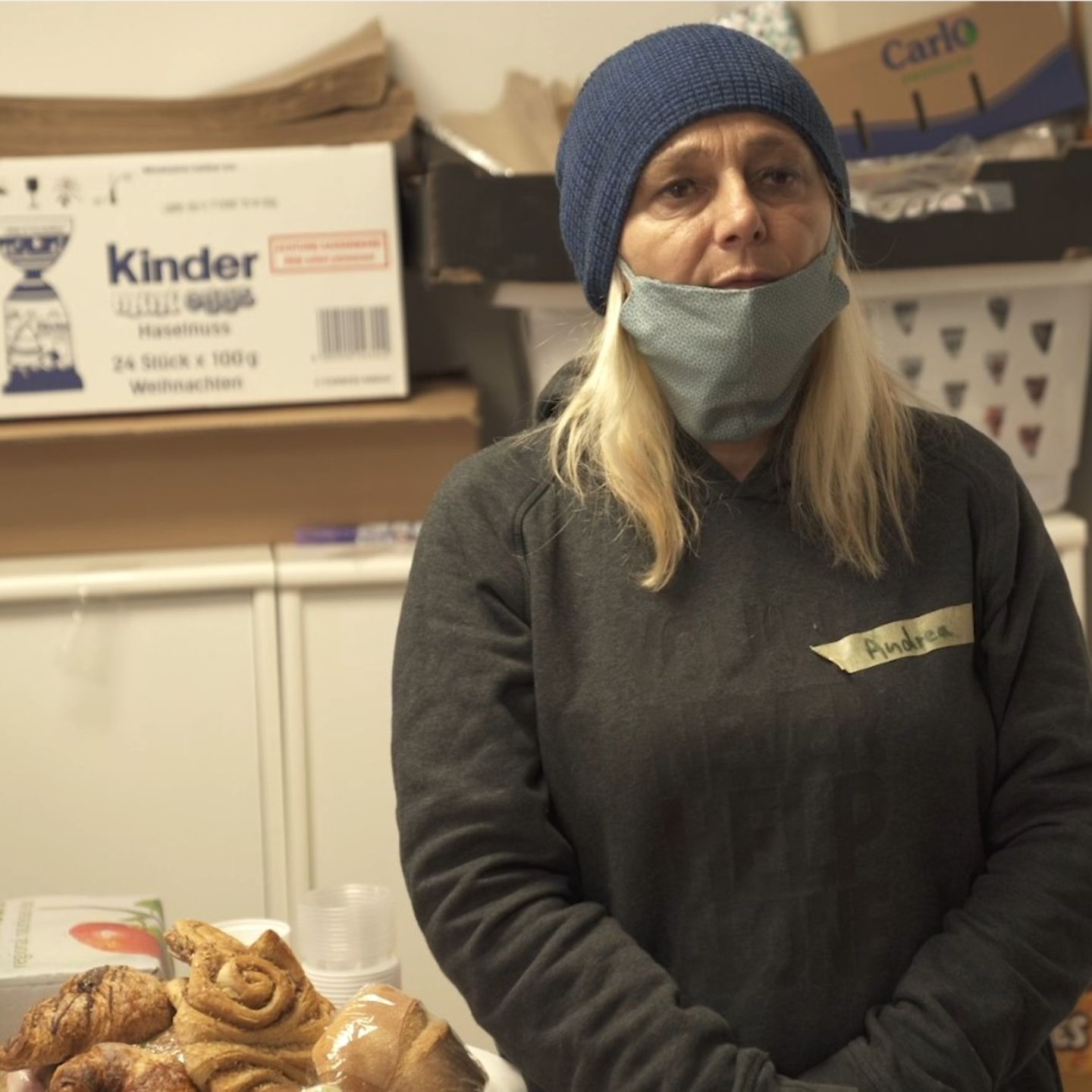 News Im Video Freiwillige Bauen In Hamburg Suppenkuche Fur Bedurftige Auf Stern De