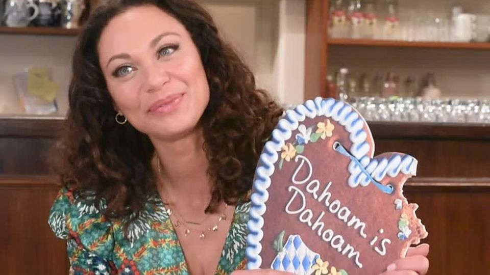 Lilly Becker und die Tücken des bairischen Dialekts Lilly Becker übt den bairischen Dialekt