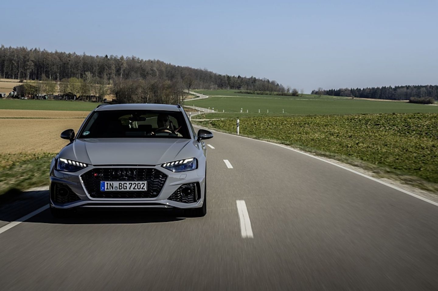 Der Audi RS 4 Avant ist maximal 280 km/h schnell