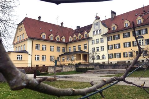 Das ehemalige katholische Piusheim im bayerischen Kreis Ebersberg.