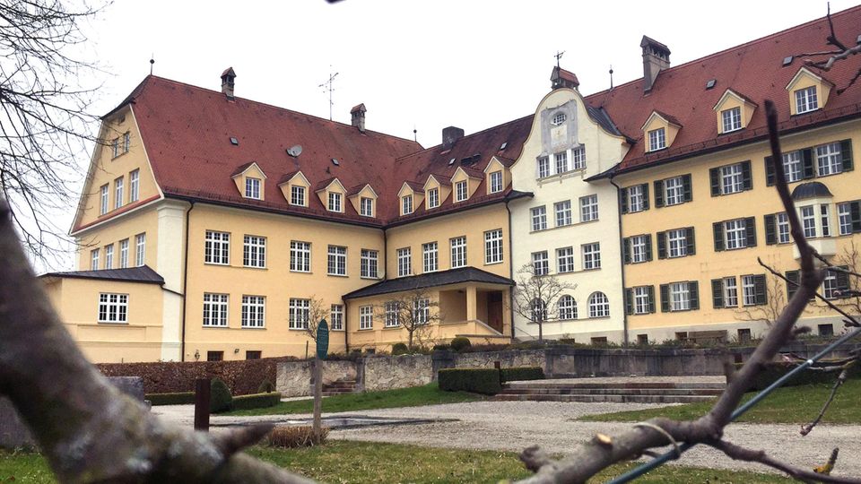 Das ehemalige katholische Piusheim im bayerischen Kreis Ebersberg. Das ehemalige katholische Piusheim im bayerischen Kreis Ebersberg.